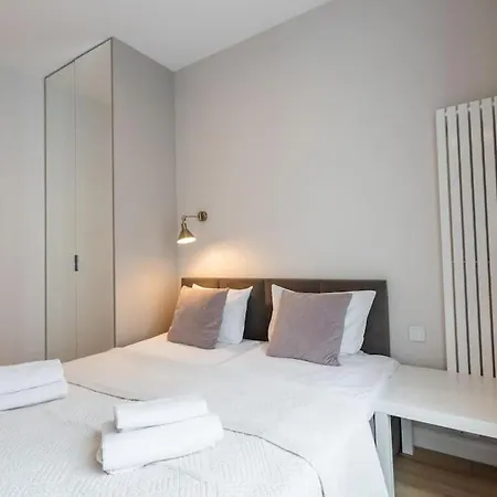 Urban Apartaments - Great Location - City Center - Sienna وارسو